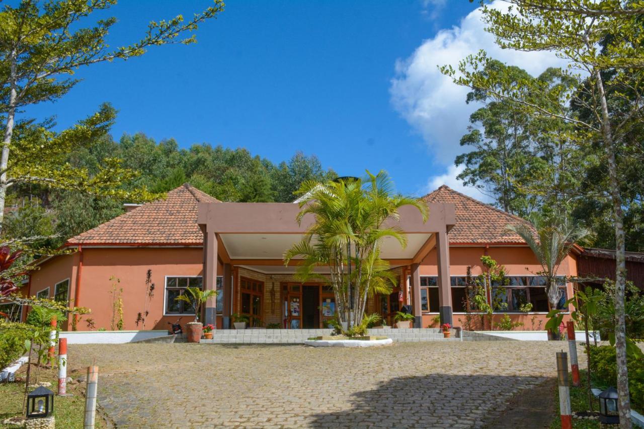 Andasibe Cyperus Hotel Moramanga Bagian luar foto