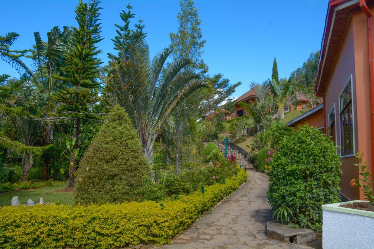 Andasibe Cyperus Hotel Moramanga Bagian luar foto